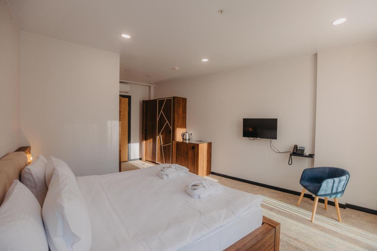 Capo Verde Hotel Batumi Eksteriør billede