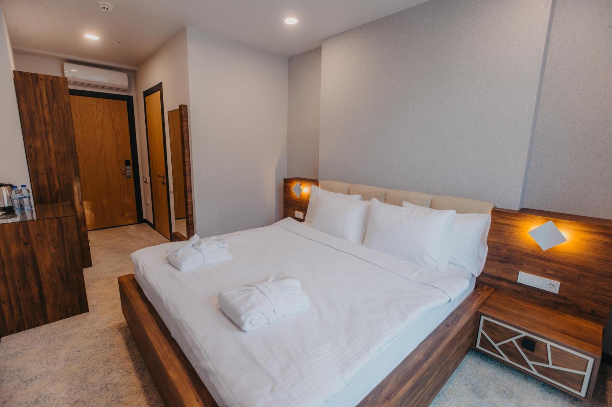 Capo Verde Hotel Batumi Eksteriør billede